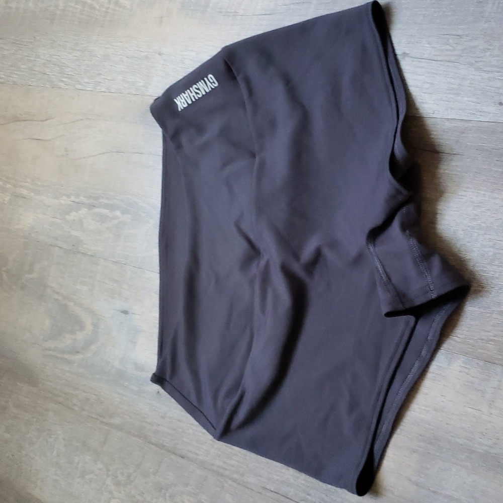 Medium short shorts